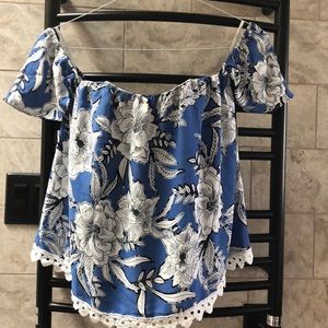 NWOT Lovers & Friends off shoulder top